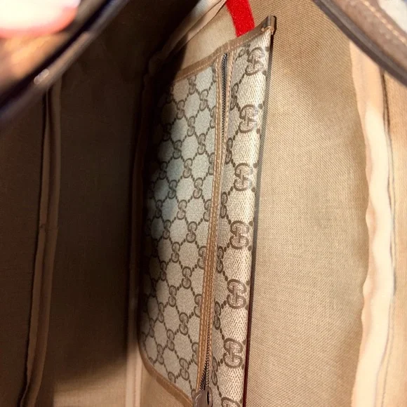 Gucci Beige GG Supreme Shoulder Bag with Green-Red Web Strap - Picture 12 of 12